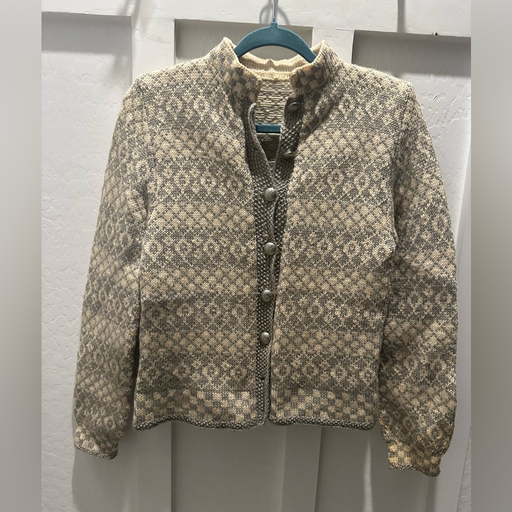 Handmade wool‎ sweater - Gray and Cream pattern design